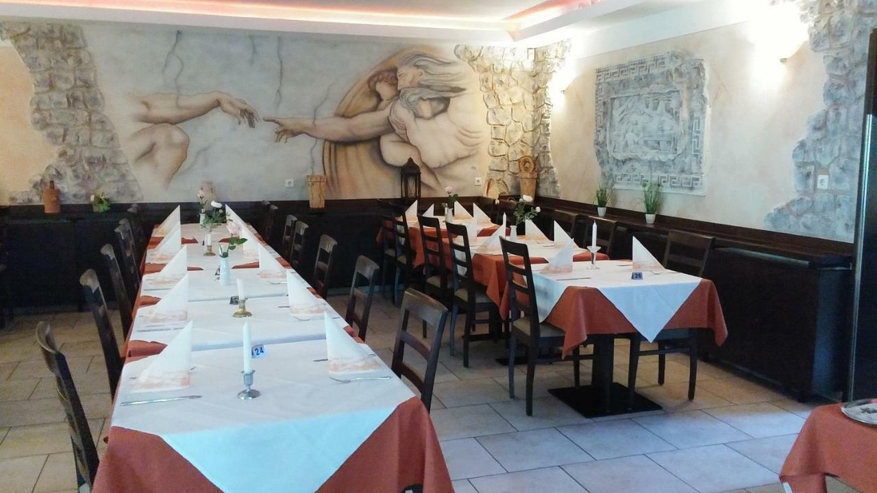 Hotel-Restaurant Zum Baeumle Suessen Exterior photo